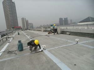 別墅地下室近期出現幾個(gè)小縫隙漏水，怎么修補?